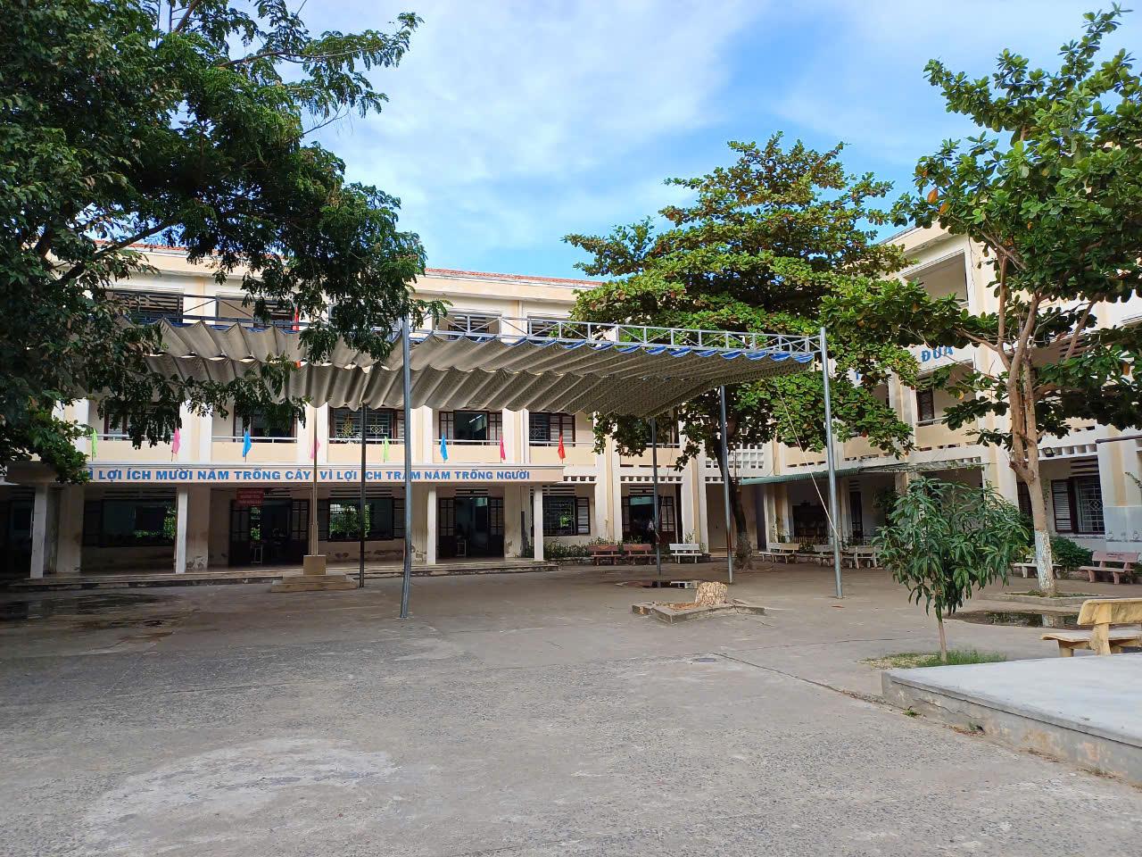 School building 2