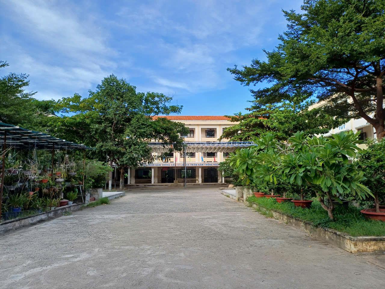 School building 6