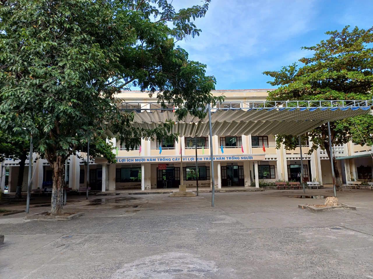 School building 7