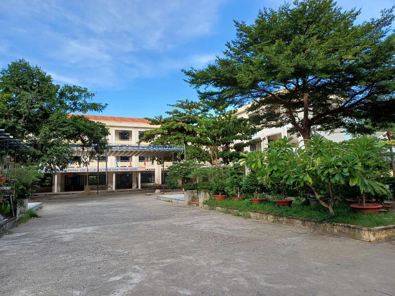 School building 8